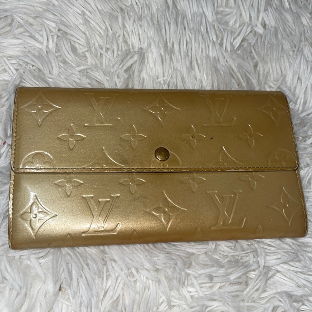 Authentic Louis Vuitton Vernis Sarah Wallet